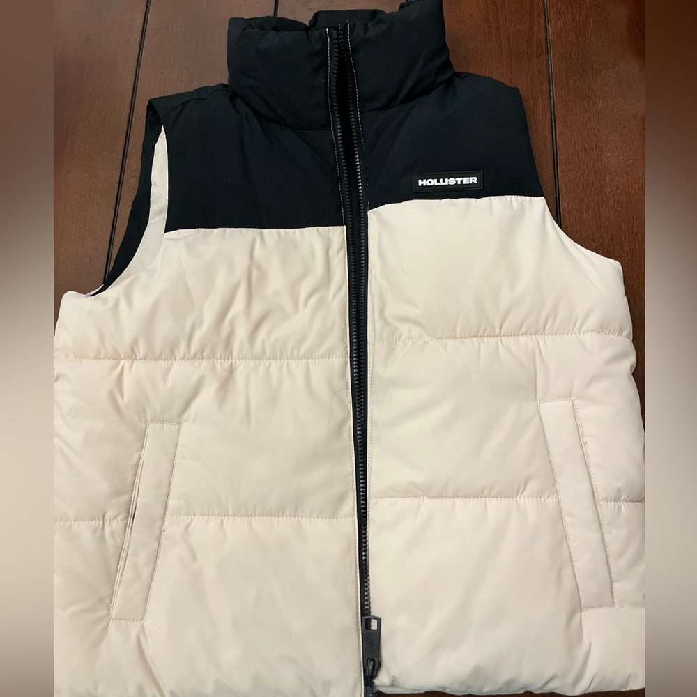 hollister puffer vest